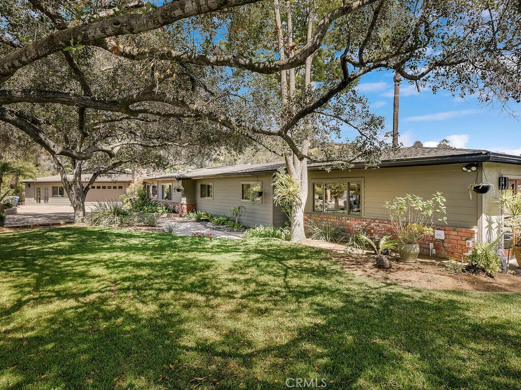 Property Photo: 2923 Canonita Drive CA 92028