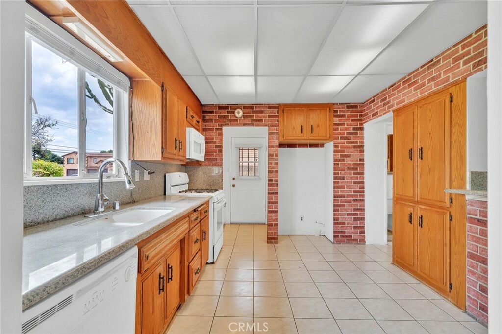 Property Photo:  13401 Cypress Street  CA 92843 