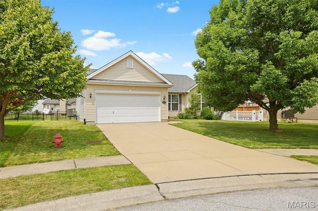 Property Photo: 2282 Haverford Court IL 62062