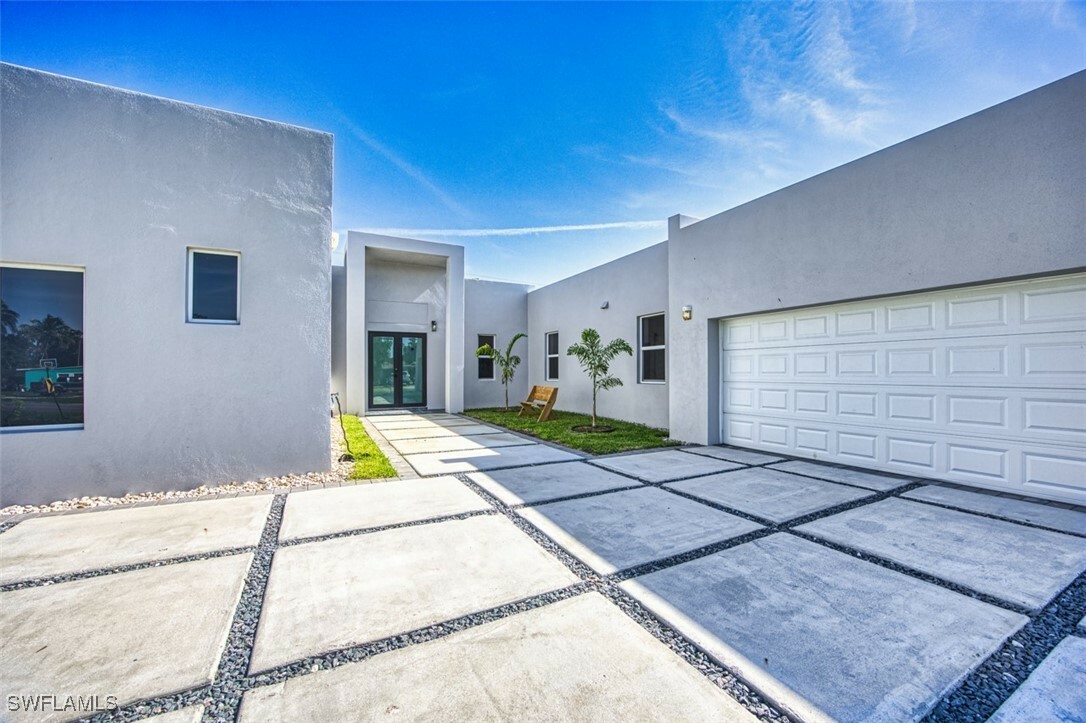 Property Photo: 3995 Edgewood Avenue FL 33916