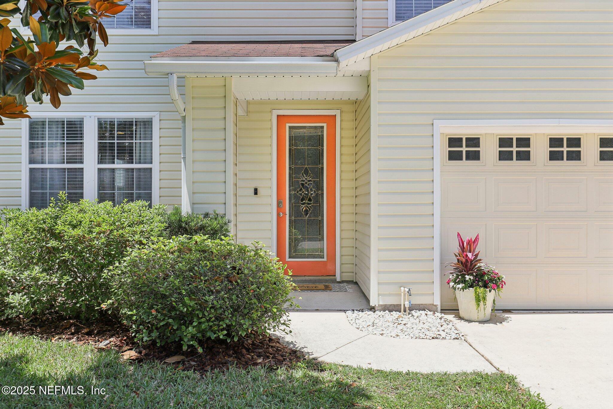 Property Photo: 864 Collinswood Drive W FL 32225