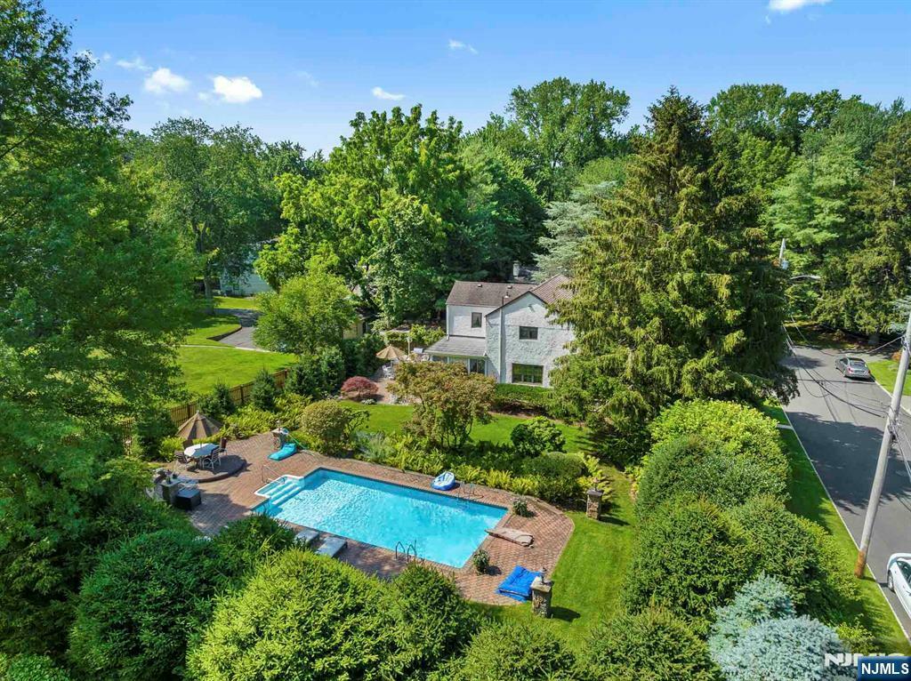 Property Photo: 6 Isabella Way NJ 07627