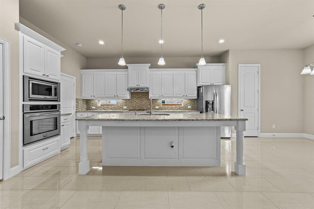 Property Photo: 7048 Fullerton Circle TX 75035