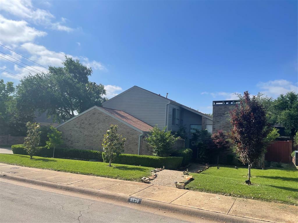 Property Photo: 9530 Viewside Drive TX 75231