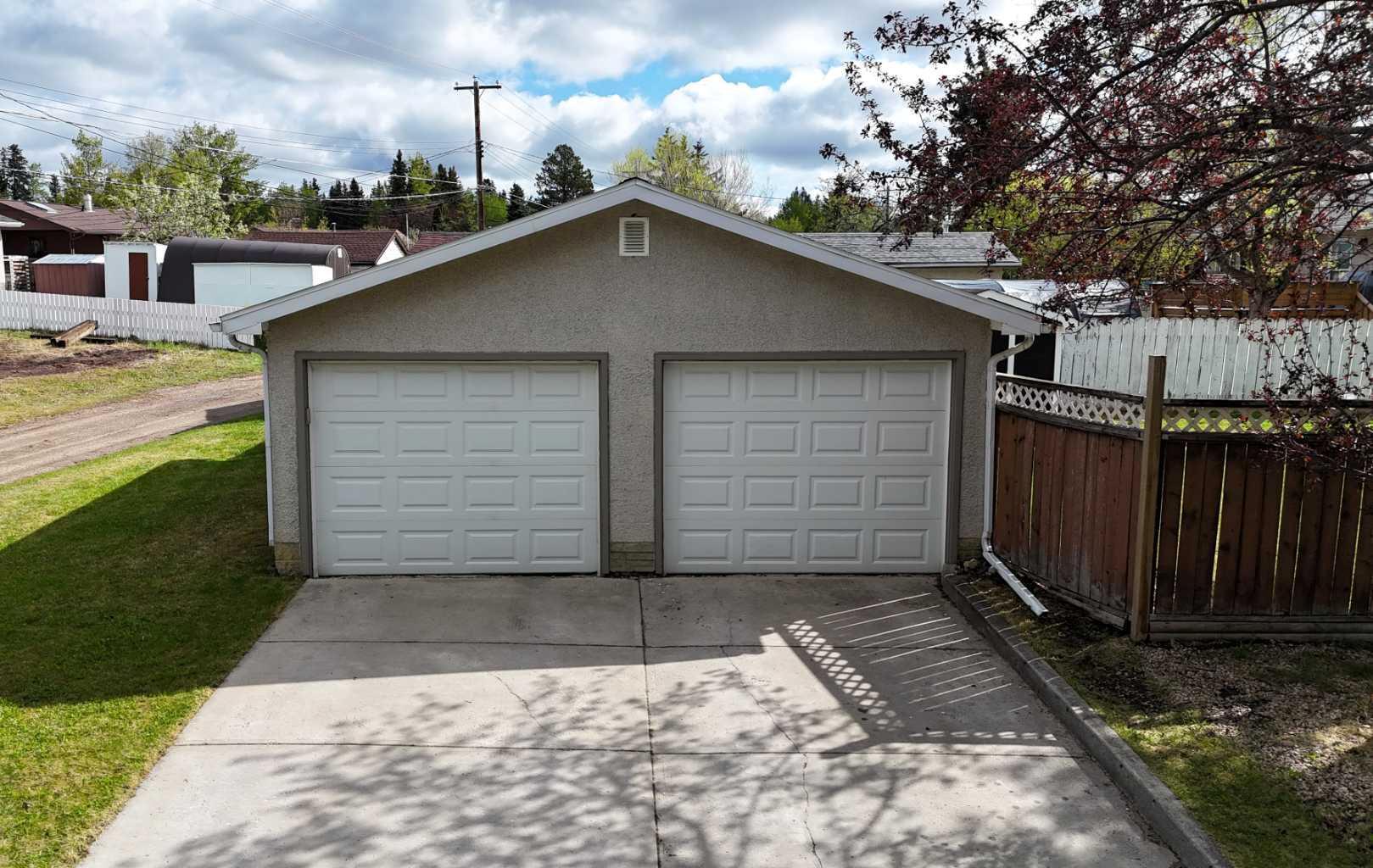 Property Photo: 4028 5 Avenue AB T7E 1A2