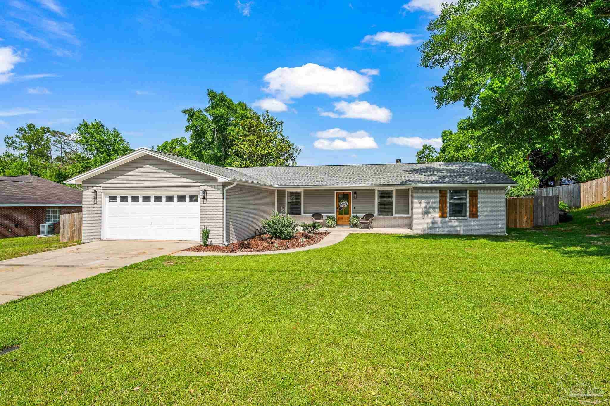 Property Photo: 4684 Evelyn St FL 32571