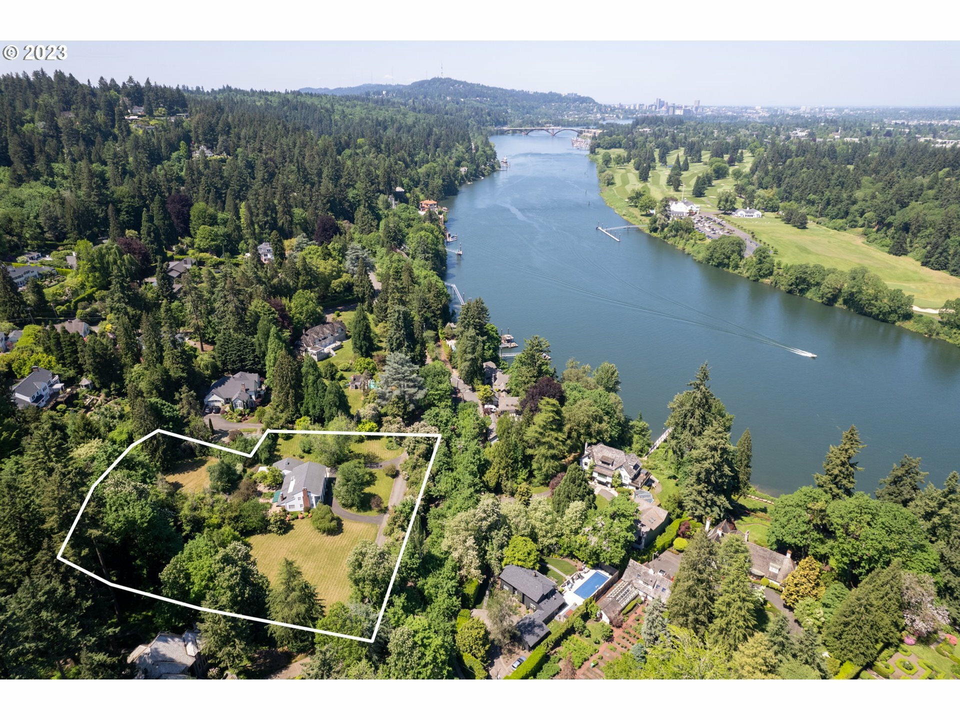 11385 S Riverwood Rd  Portland OR 97219 photo