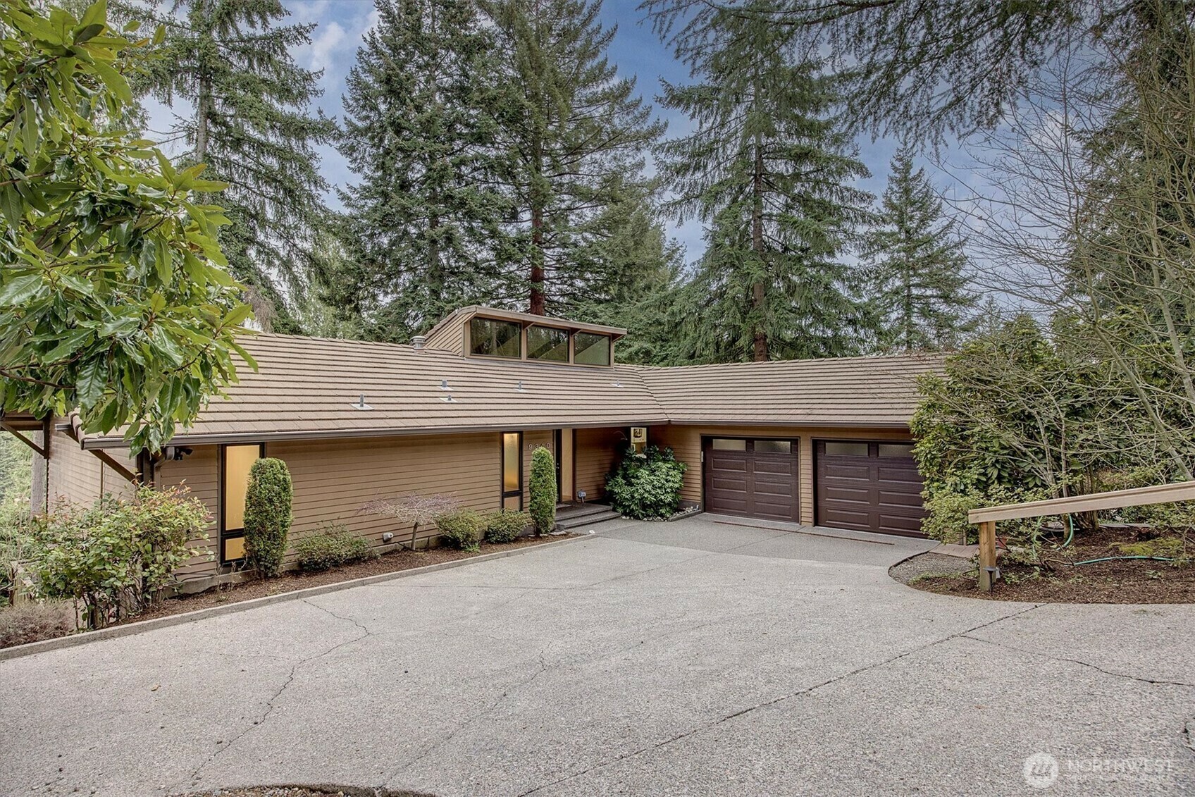 Property Photo:  9340  Mercerwood Drive  WA 98040 