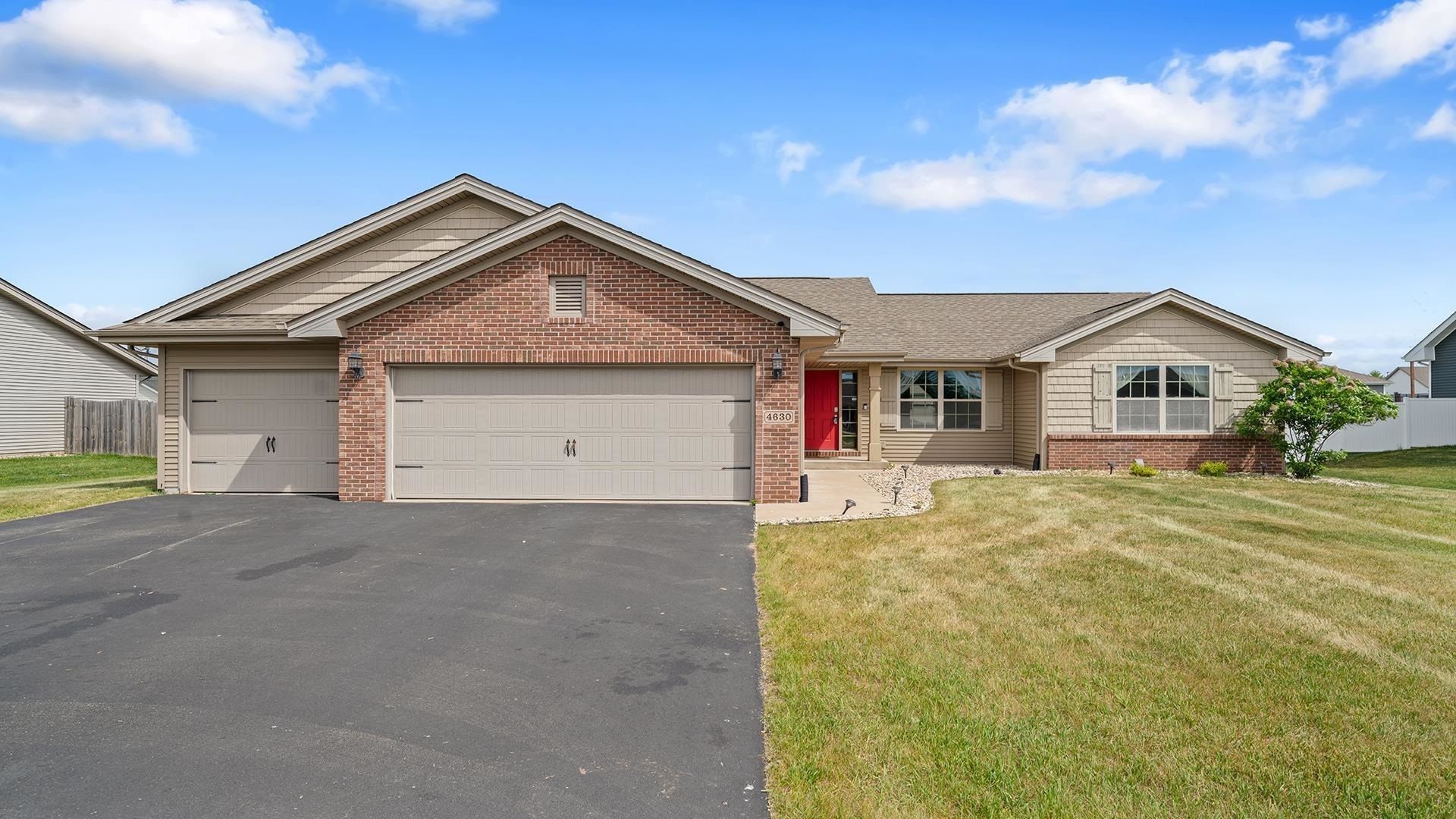 Property Photo: 4630 Glen Echo Way IL 61072