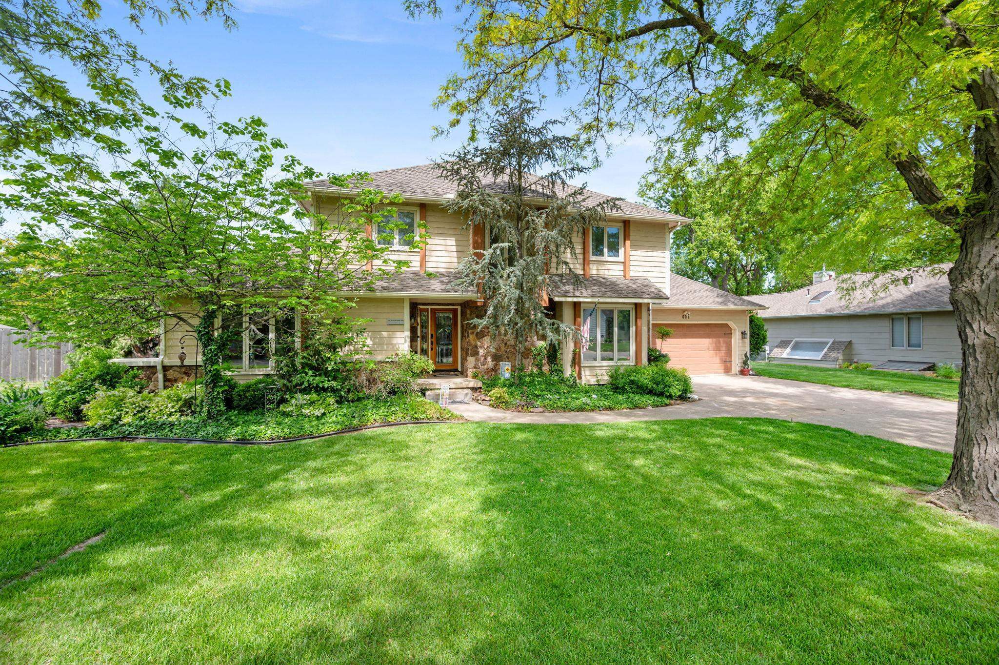 Property Photo:  607 S Partridge Ln  KS 67037 