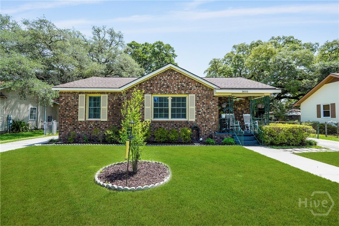 Property Photo: 3010 Leonard Street GA 31404