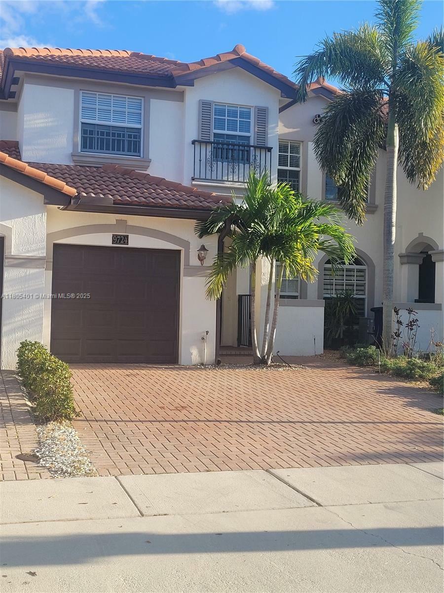 Property Photo: 9724 Darlington Pl FL 33328