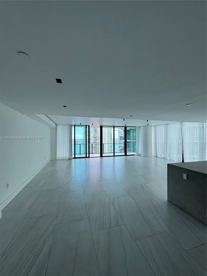 Property Photo: 650 NE 32nd St 4201 FL 33137