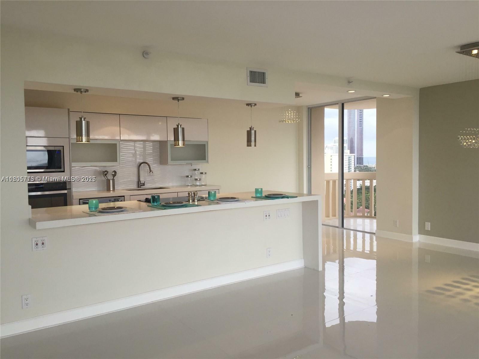 Property Photo:  19707 Turnberry Way 18D  FL 33180 