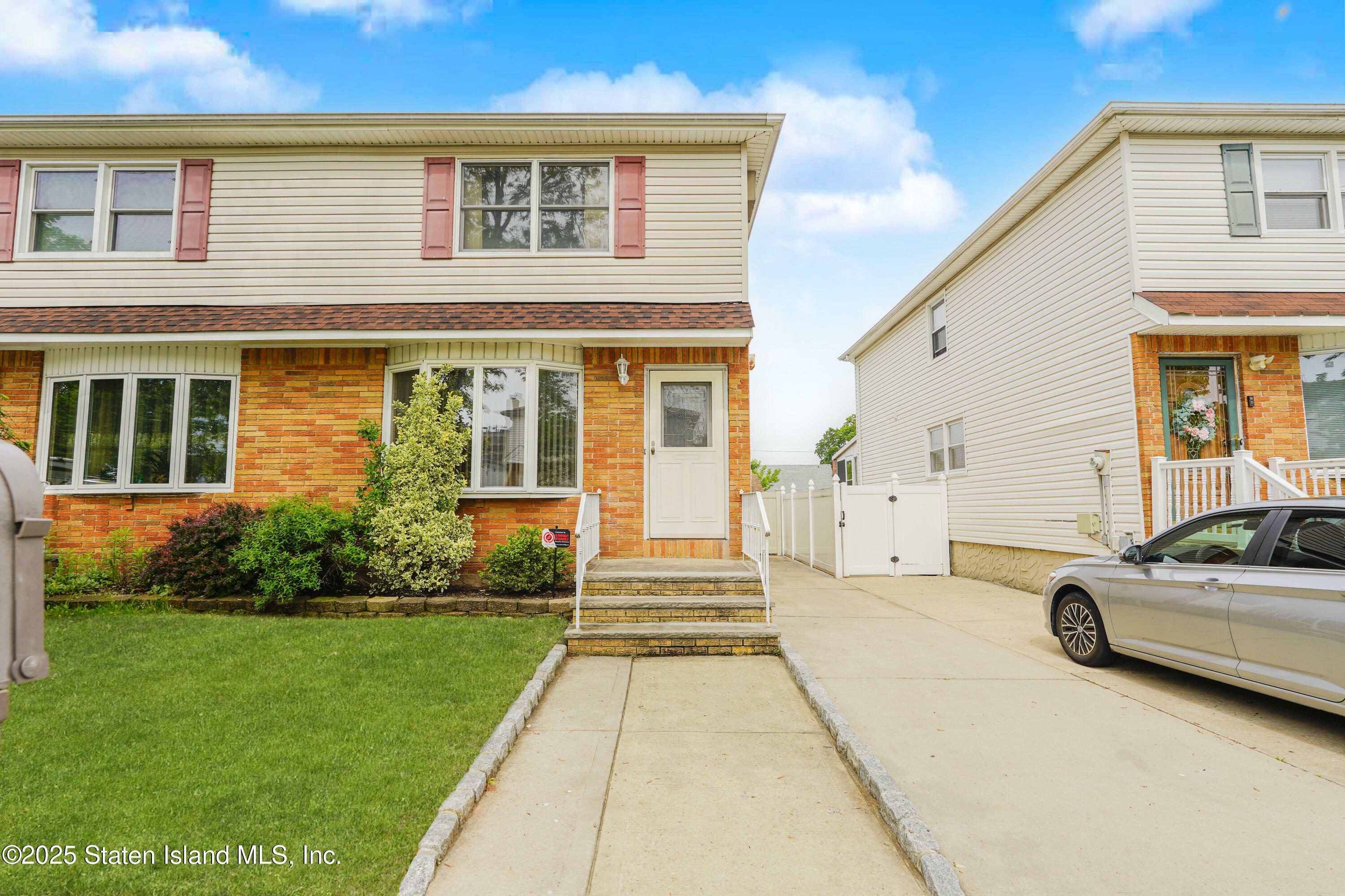 Property Photo:  16 Astor Avenue  NY 10314 