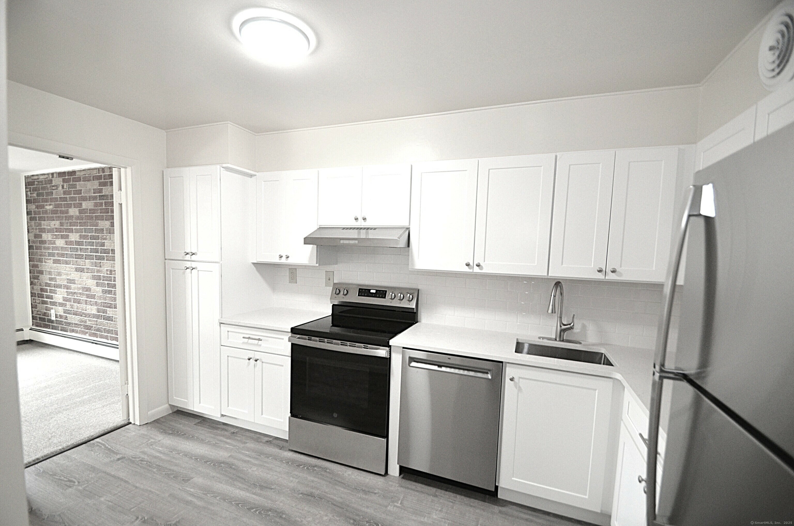 Property Photo: 3900 Park Avenue 5B CT 06604