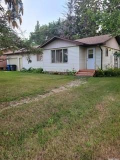 Property Photo: 404 Second Avenue SK S0A 3W0