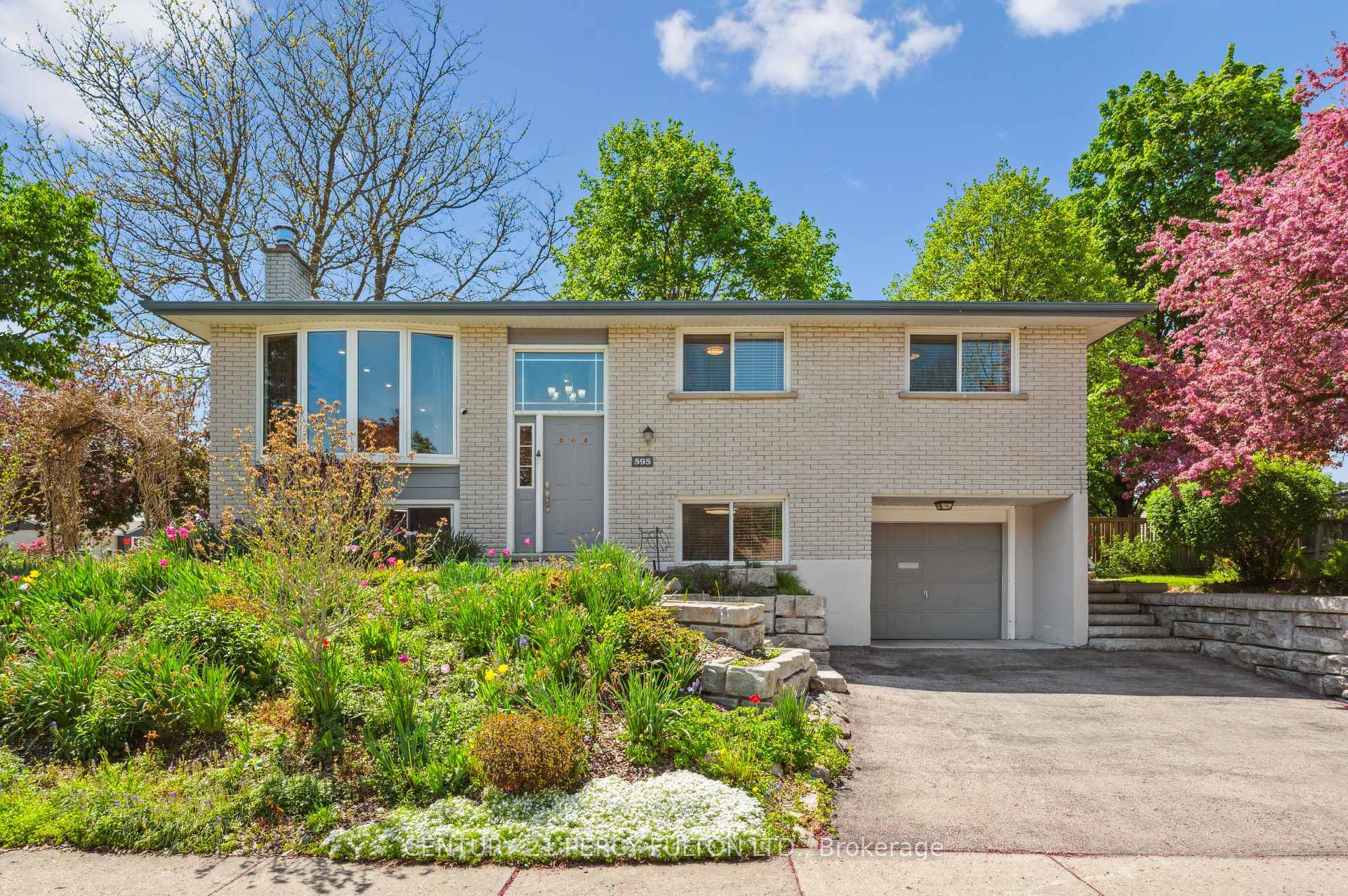 Property Photo:  595 Northgate Avenue  ON N2L 4R1 