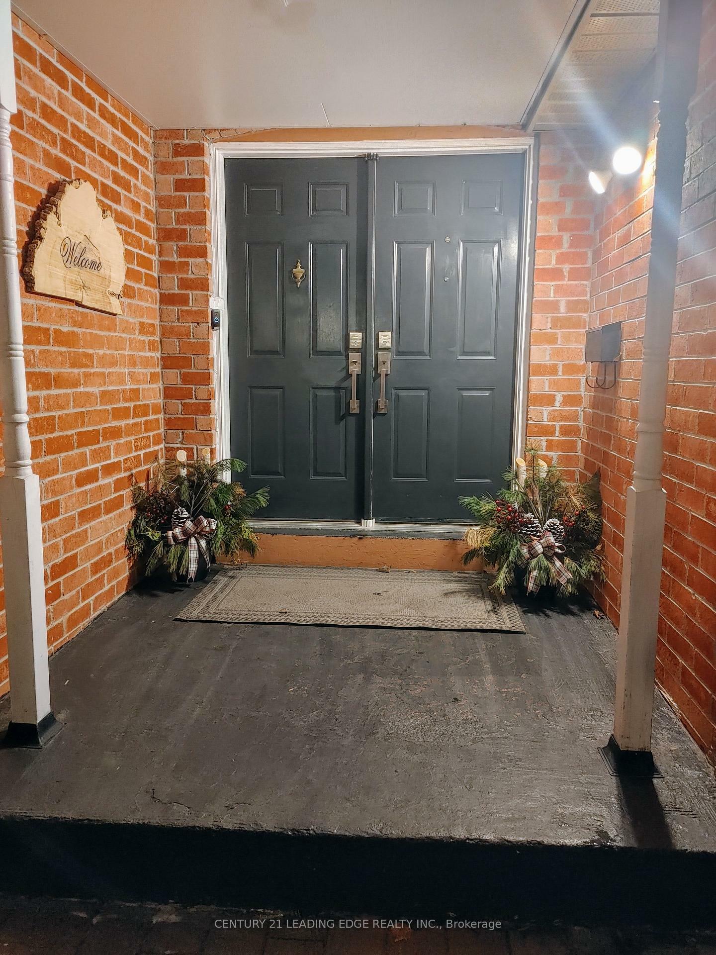 Photo de la propriété: 724 Barnes Crescent ON L1J 8K1