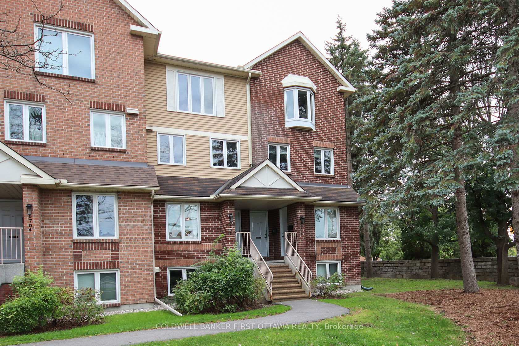 Photo de la propriété: 6702 Jeanne D'Arc Boulevard A ON K1C 6E9