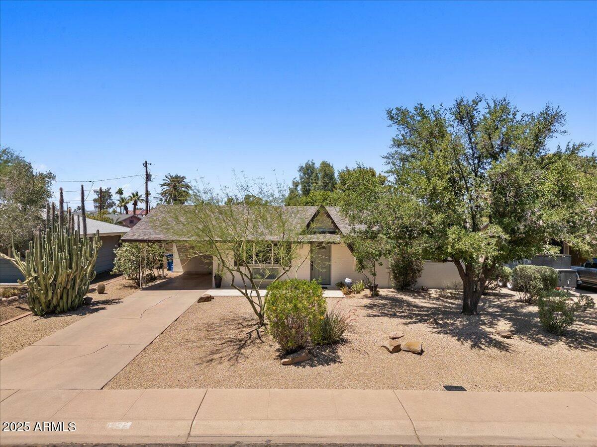 Property Photo: 1922 E Concorda Drive AZ 85282