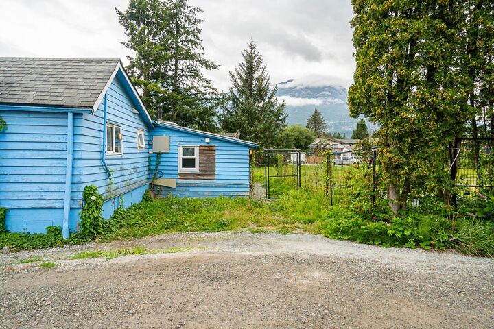 Photo de la propriété: 37956 Fourth Avenue BC V8B 0P7