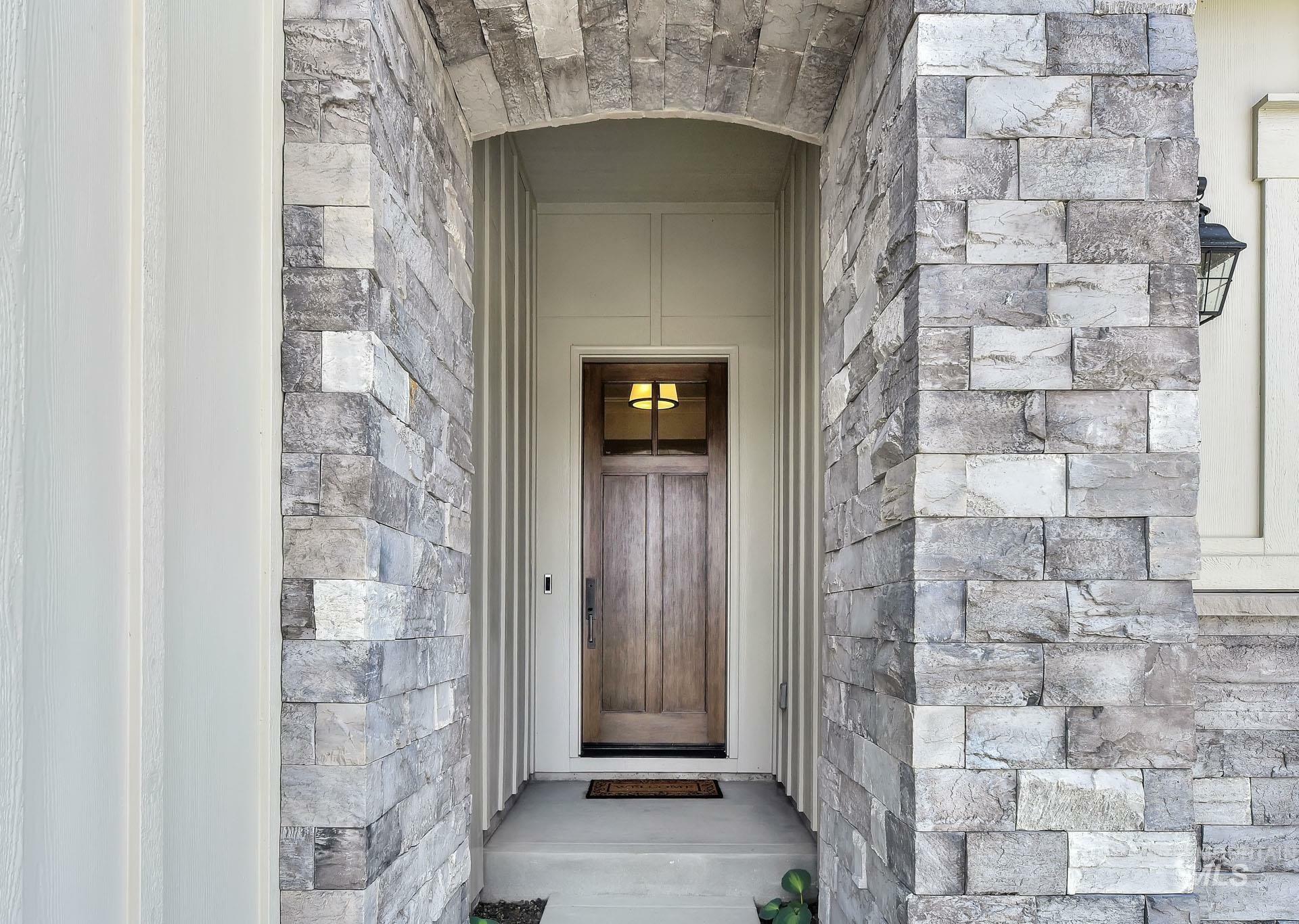 Property Photo: 2499 E Berghan Ln ID 83642