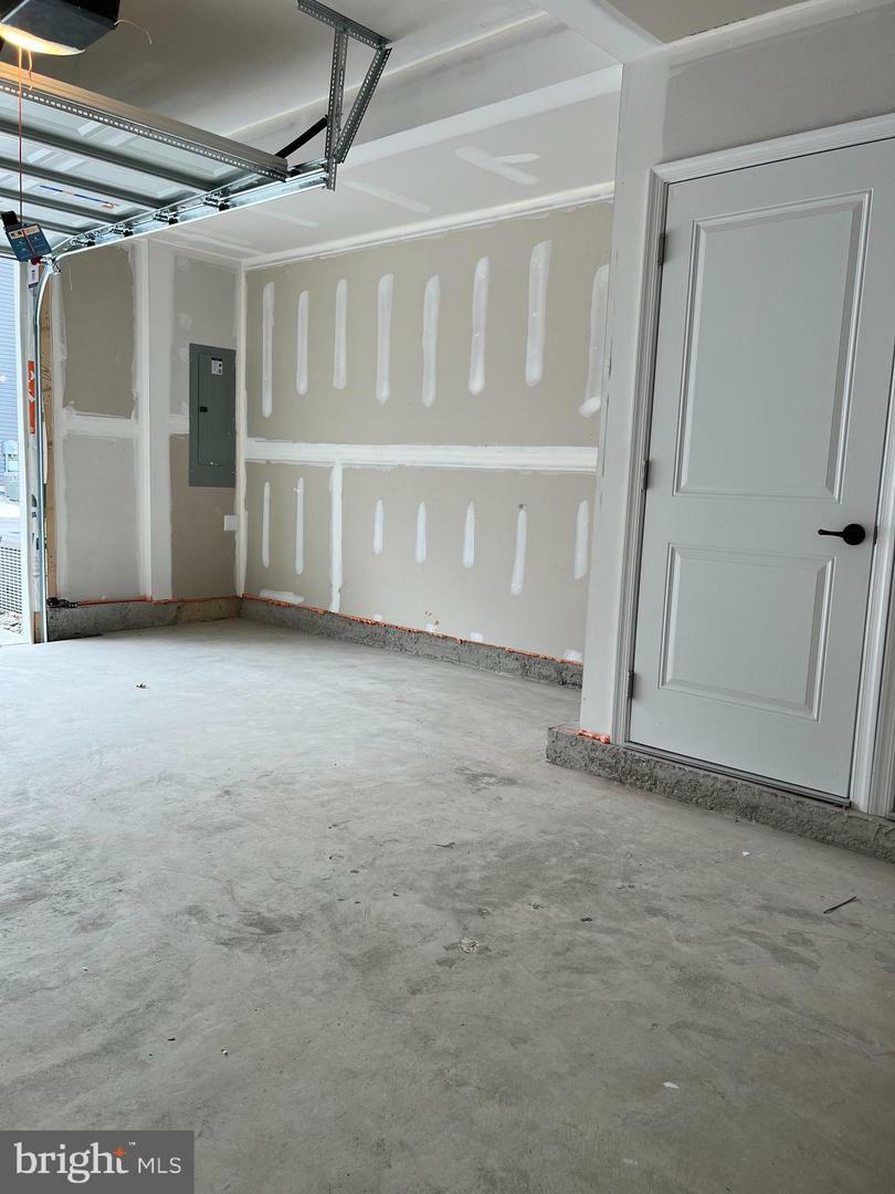 Property Photo:  39 Sidney Ln  NJ 08084 