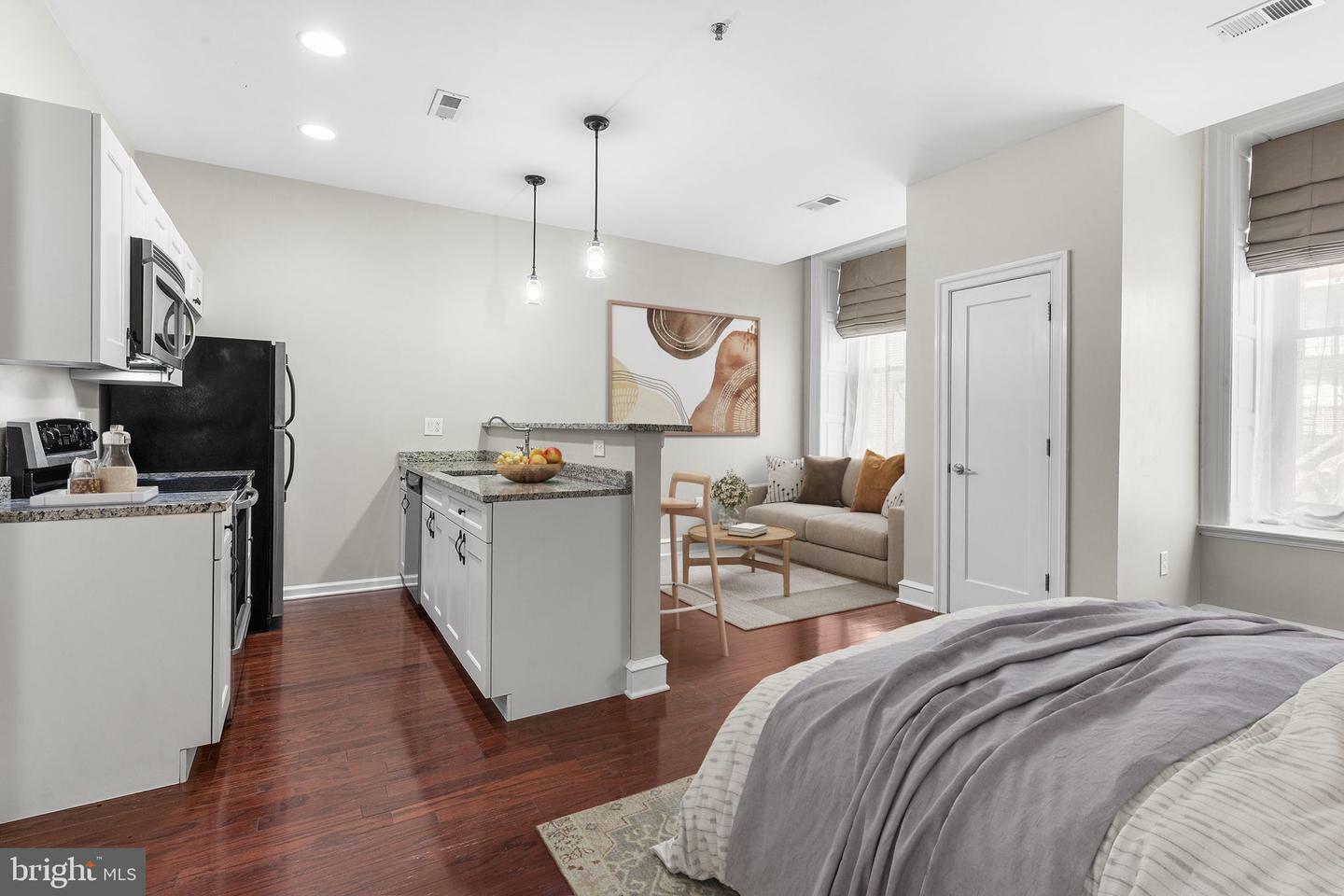 Property Photo: 1811 Chestnut Street 104 PA 19103