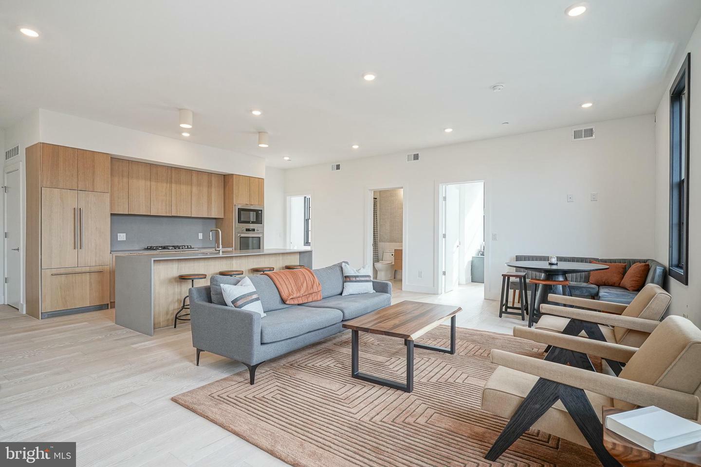 Property Photo: 1921 Green Street 9 PA 19130