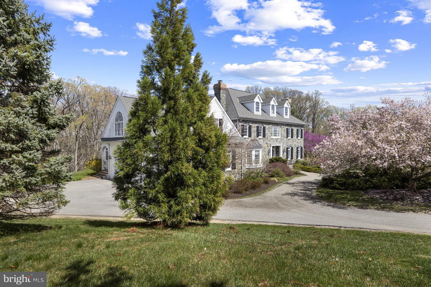 Property Photo: 7 Chaville Way DE 19807