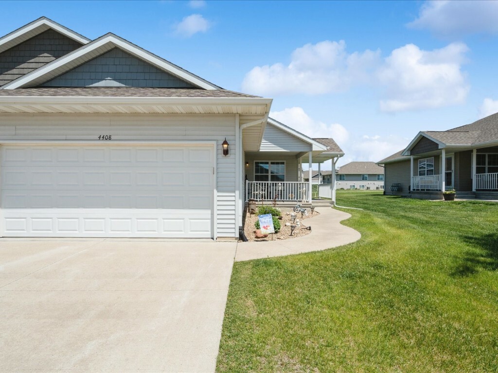 Property Photo: 4408 Hastings Drive IA 52302