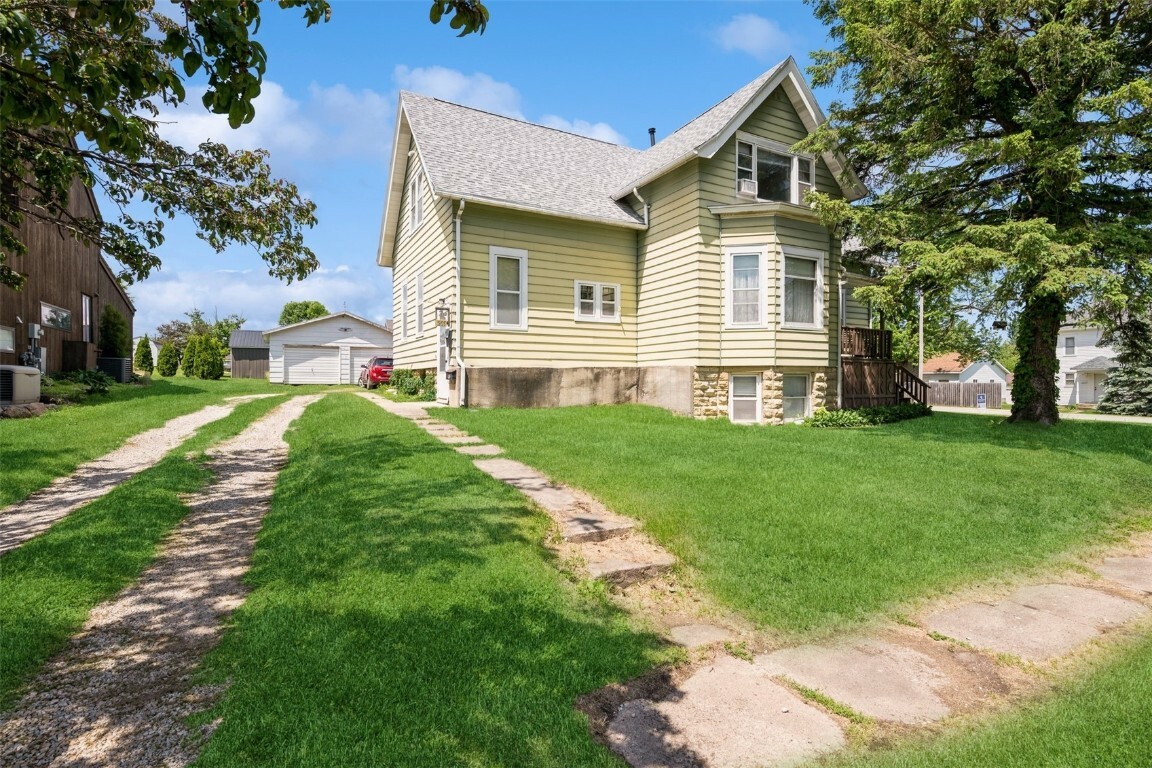 Property Photo: 205 2nd Avenue IA 52206