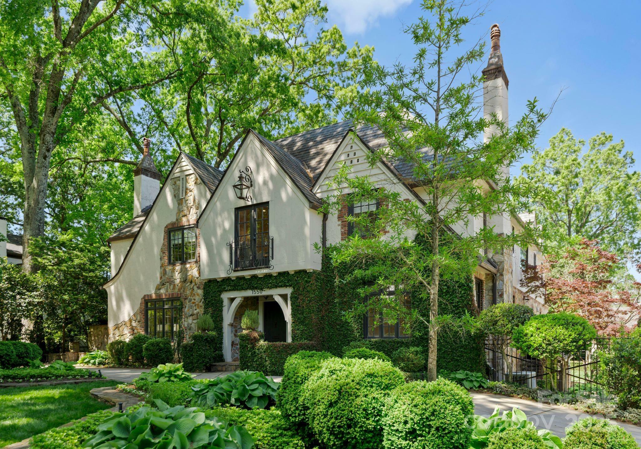 Property Photo: 1550 Queens Road W NC 28207