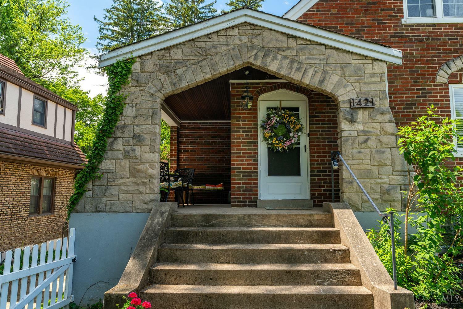 Property Photo: 1421 Covedale Avenue OH 45238
