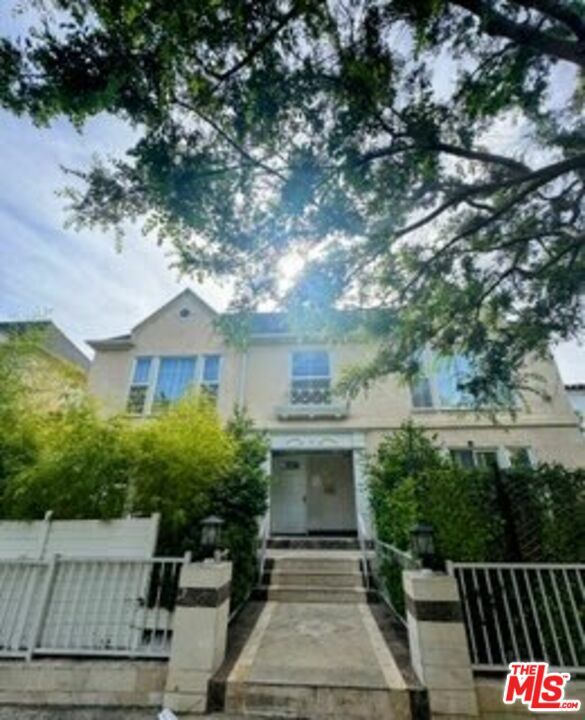 133 S Crescent Dr  Beverly Hills CA 90212 photo