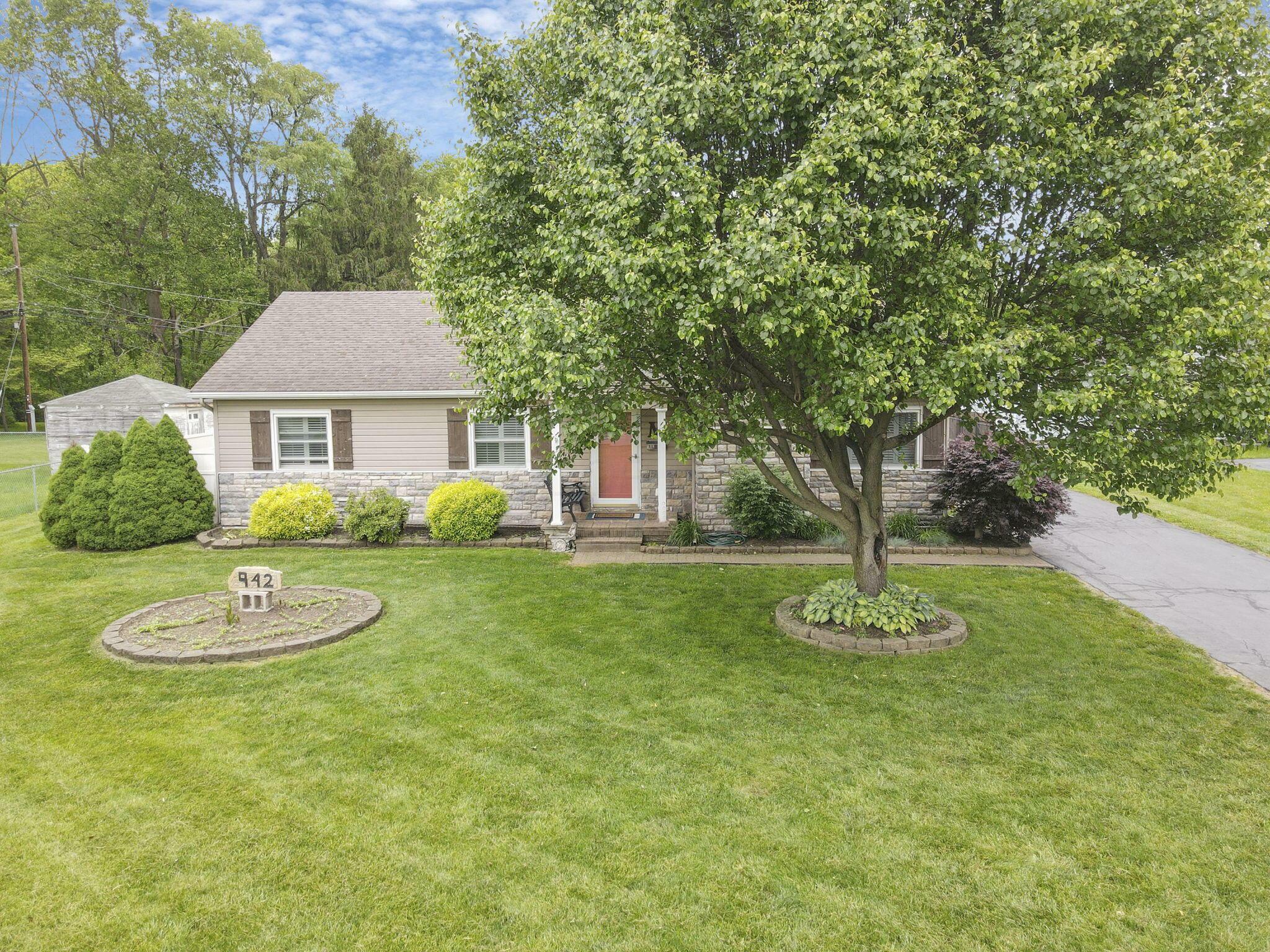 Property Photo: 942 Mount Vernon Road OH 43055