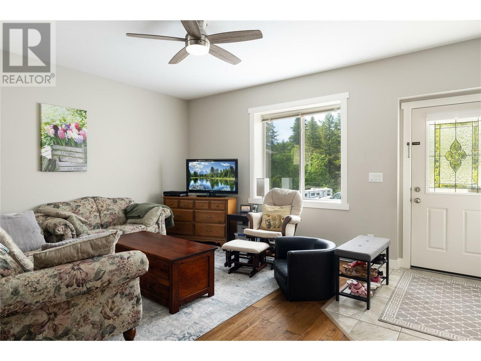 Photo de la propriété: 1449 1 Avenue Northeast BC V1E 0C4