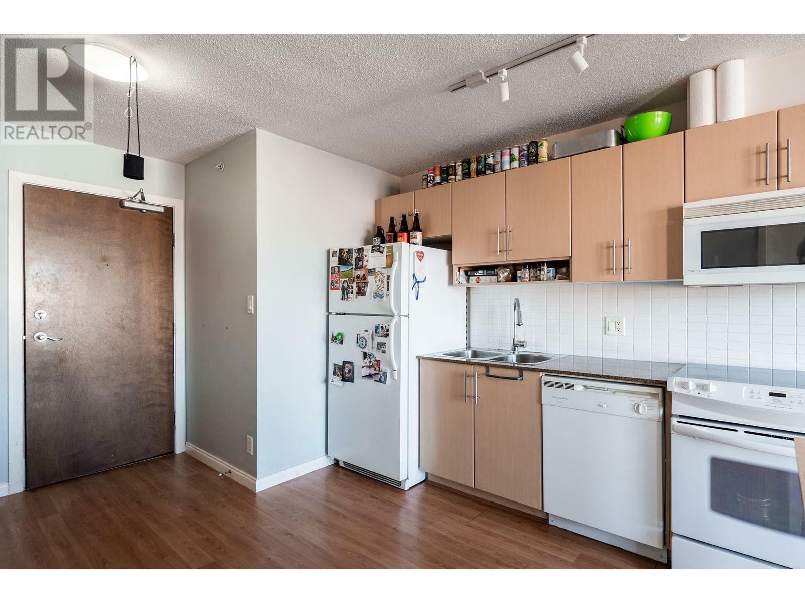 Property Photo: 550 Taylor Street 1005 BC V6B 1R1