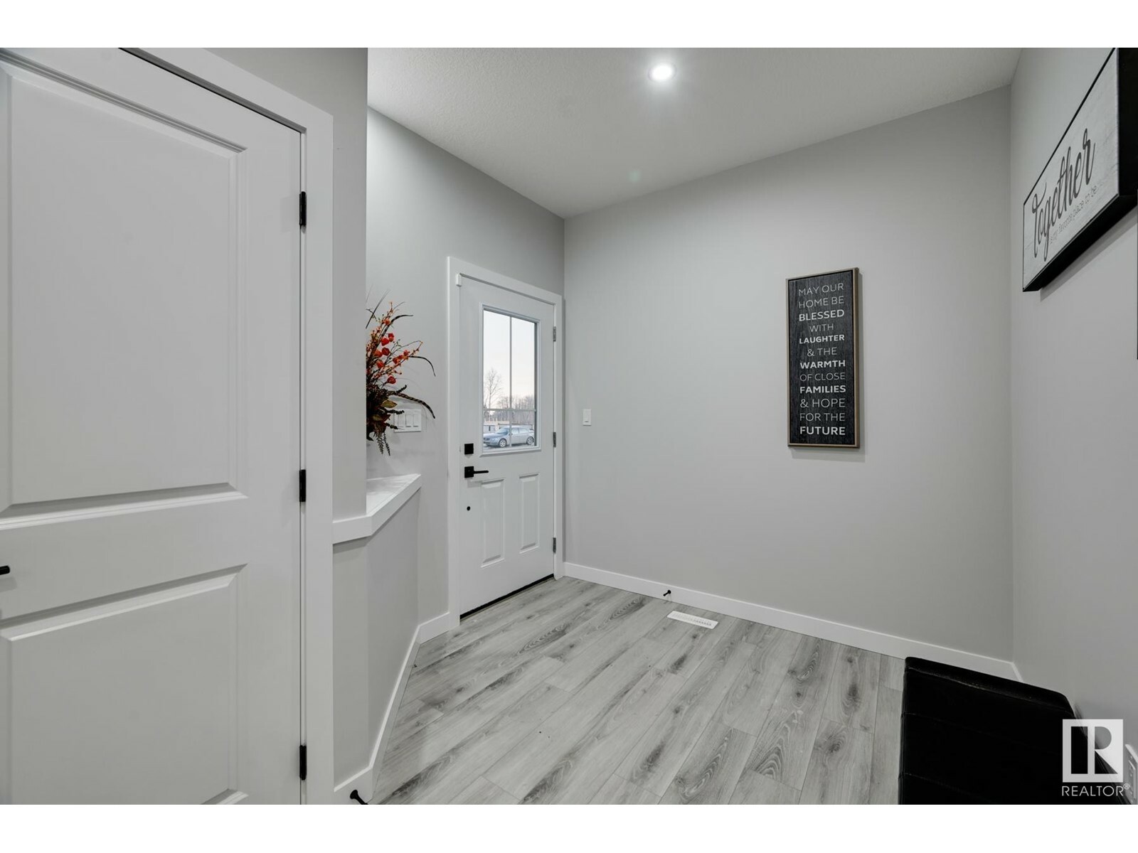 Property Photo:  1541 Siskin Link Li NW  AB T5S 0T9 