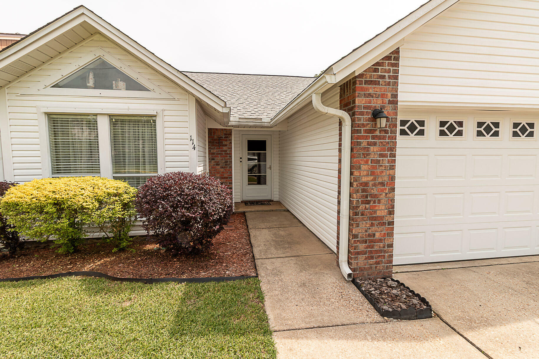Property Photo: 114 Crystal Lake Lane Lane FL 32580