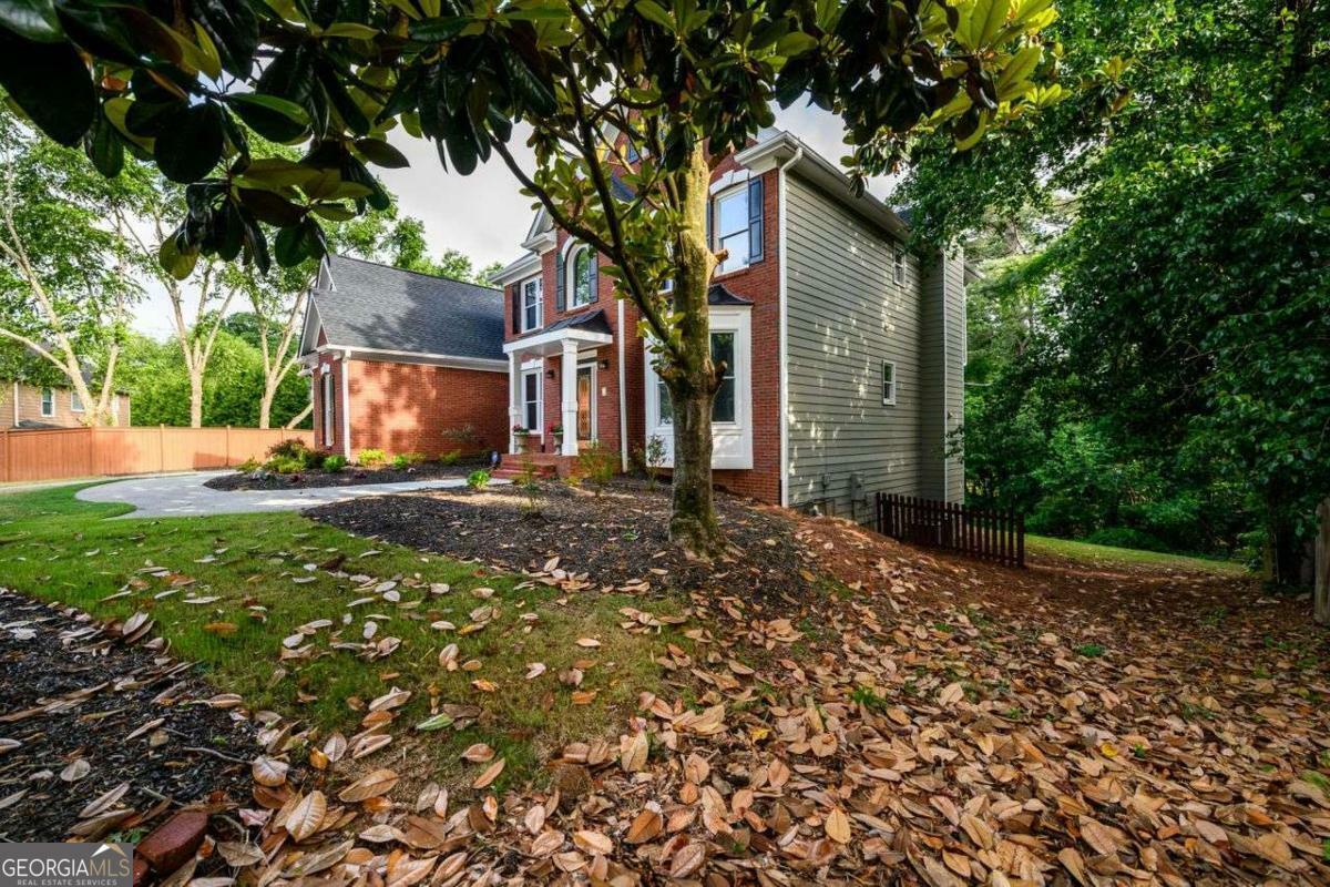 Property Photo: 620 Reeves Hill Point GA 30043