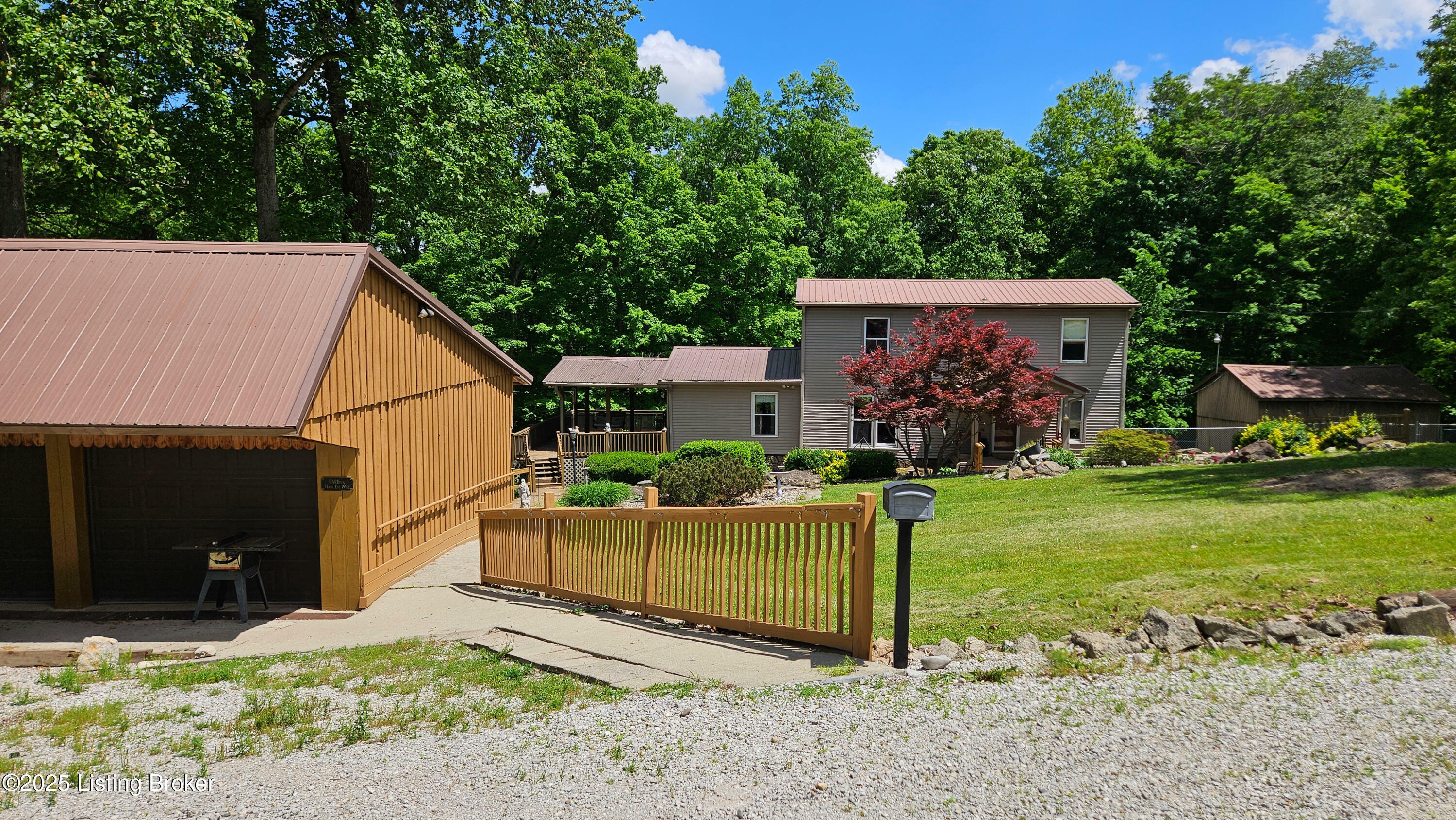 Property Photo: 1250 Arnold School Rd KY 40176