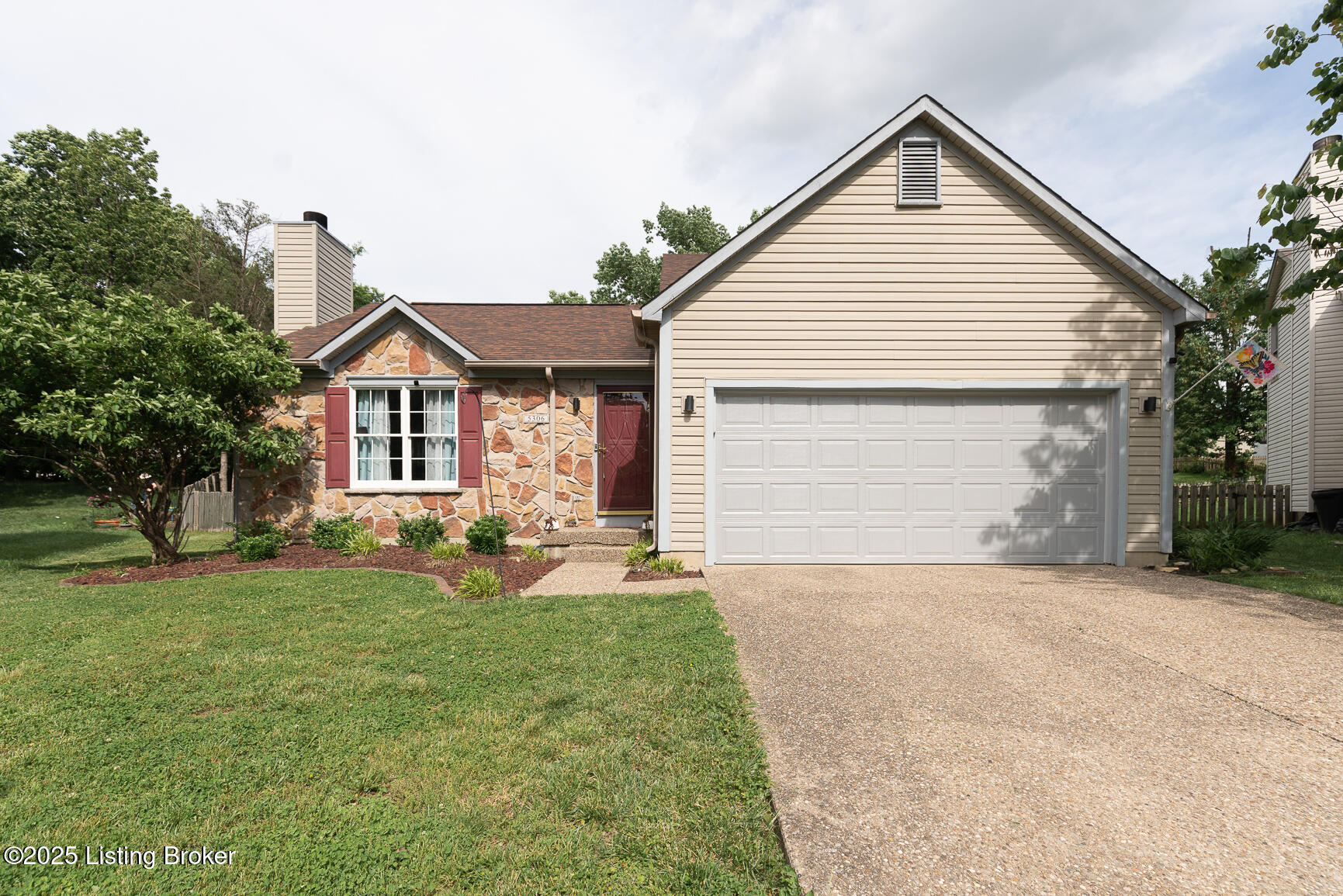 5306 Wild River Ct  Louisville KY 40229 photo