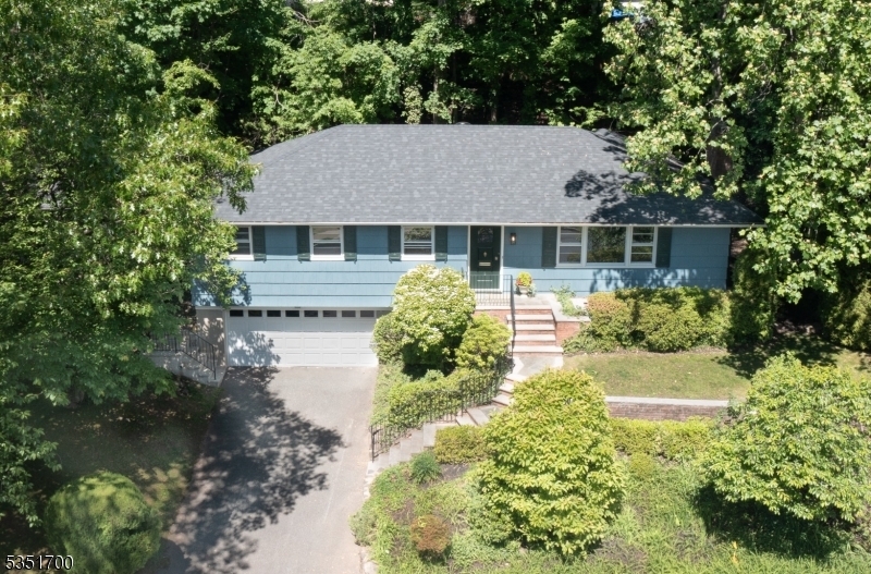 Property Photo: 27 Belgrade Ter NJ 07052