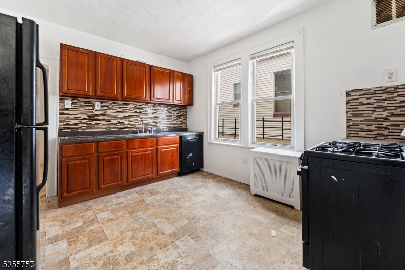 Property Photo: 292 Goldsmith Ave 2 NJ 07112