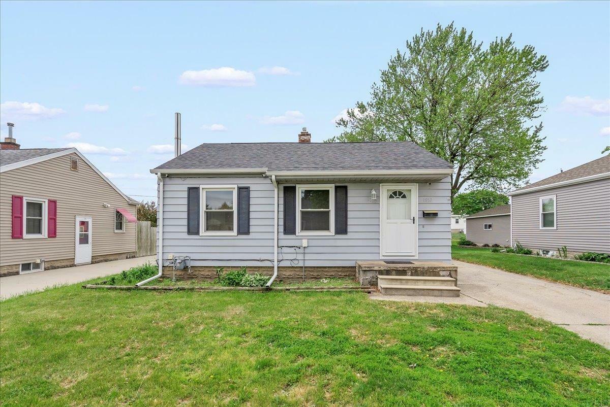 1852 Hawthorne Avenue  Waterloo IA 50702 photo