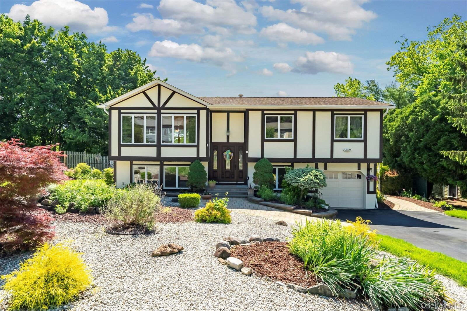 Property Photo:  8 Skinner Court  NY 10986 