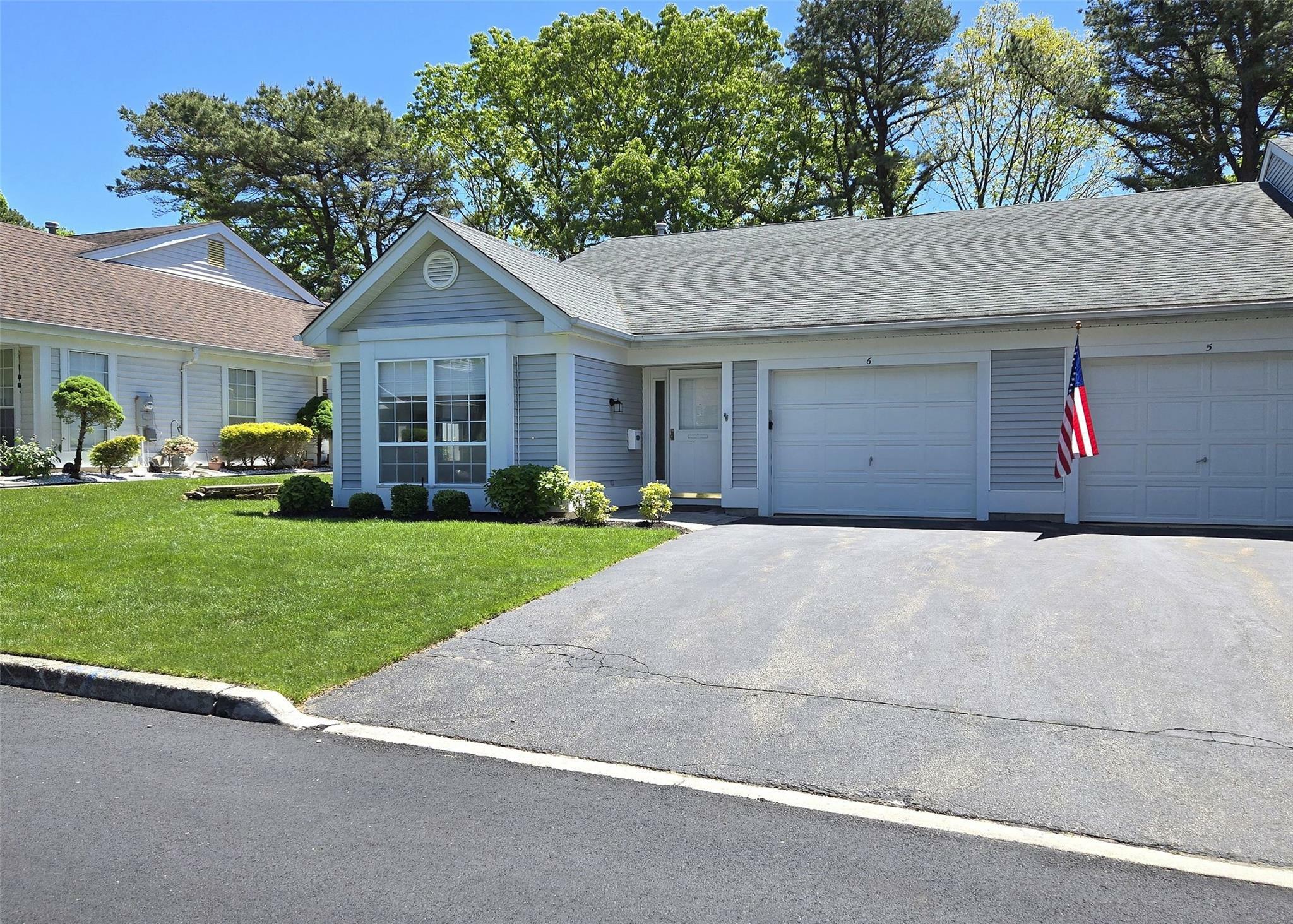 6 Brookville Court  Ridge NY 11961 photo