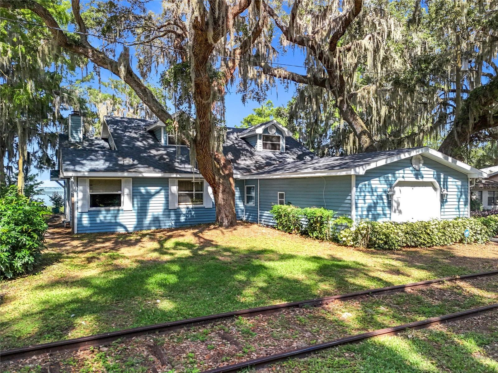 Property Photo: 1107 Northshore Drive FL 32726